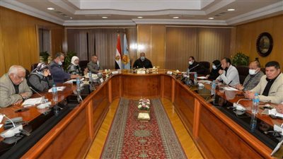 محافظ أسيوط يعقد اجتماعًا لمتابعة مستجدات ملف تقنين أراضي الدولة