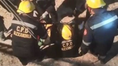 الحماية المدنية بالإسكندرية تنجح في إنقاذ فتاة سقطت من أعلى سور الكورنيش