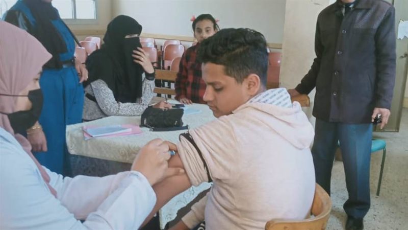 تطعيم المواطنين بلقاح