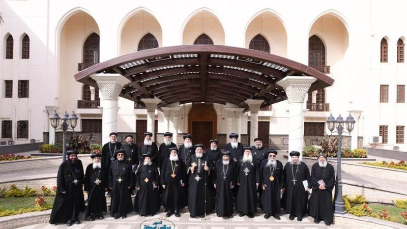 البابا تواضروس وسط