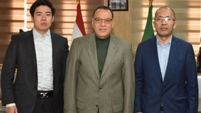 محافظ الشرقية يلتقي مدير إحدى الشركات الصينية العاملة في مجال الطاقة لبحث سُبل التعاون بينهما