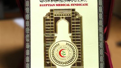 نقيب الأطباء: نثمن تعاون جامعة حلوان في تقديم الخدمات للنقابة