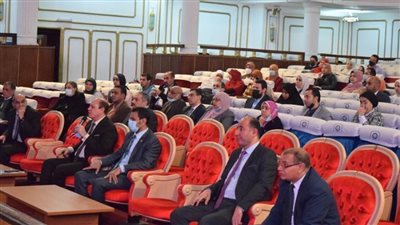 رئيس جامعة بني سويف يستعرض مزايا مشروع التأمين الطبي لأعضاء هيئة التدريس