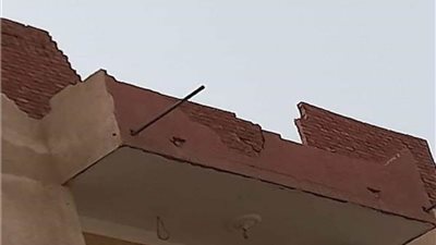 انهيار سور عقار فوق سيارة بالعاشر من رمضان لسوء الأحوال الجوية