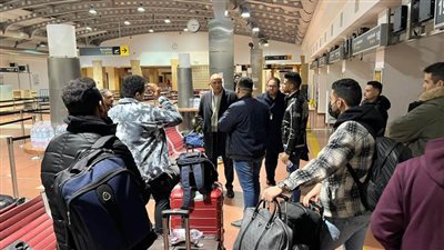 الخارجية: سفارتنا في بودابست تنهي إجراءات سفر مجموعة من المصريين القادمين من أوكرانيا 