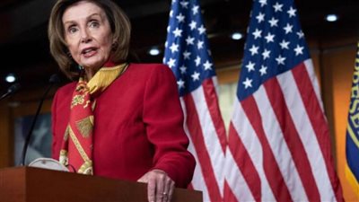 نانسي بيلوسي: مجلس النواب الأمريكي يدرس فرض حظر على النفط الروسي