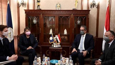 وزير السياحة والآثار يلتقي رئيس متحف اللوفر  لبحث تعزيز سبل التعاون بين الجانبين