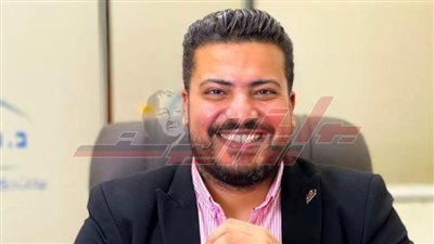 منها الإقلاع عن التدخين.. طبيب عيون يقدم نصائح لحماية العين من «زعابيب أمشير»
