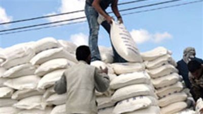 التحفظ على 54 طن دقيق مجهول المصدر بحملة تموينية مكبرة بالخانكة