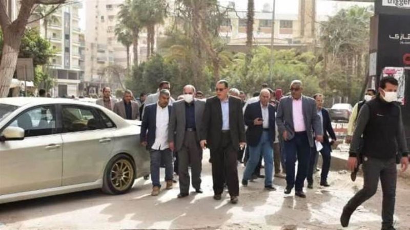 محافظ الشرقية خلال