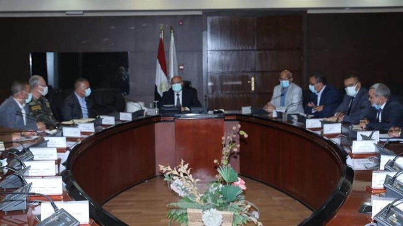 اجتماع موسع مع المختصين