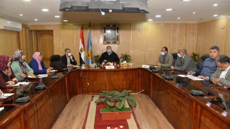 محافظ أسيوط يعقد