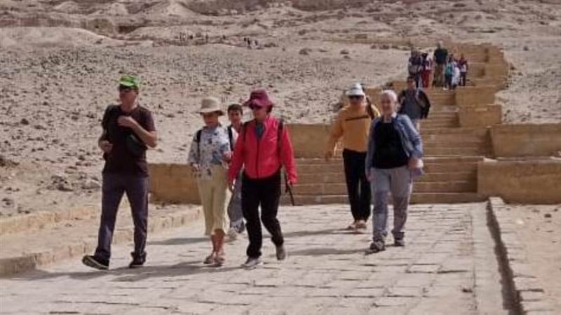 وفد سياحي متعدد الجنسيات