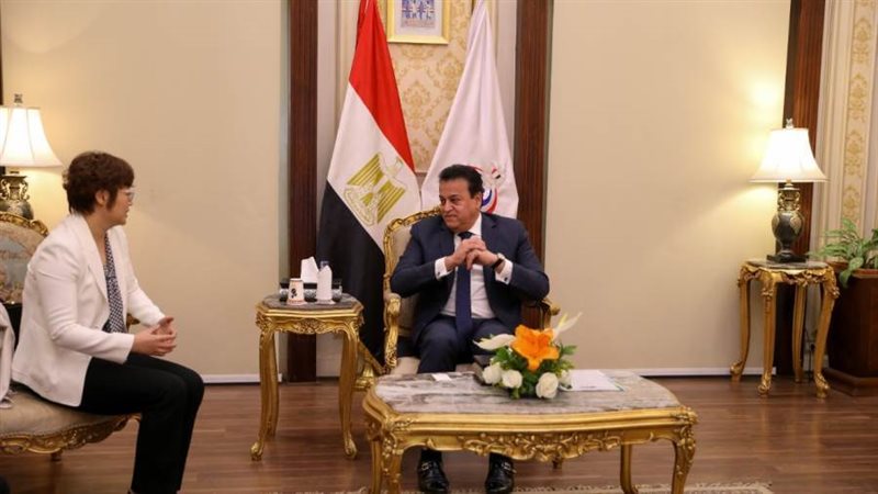 وزير الصحة ومدير