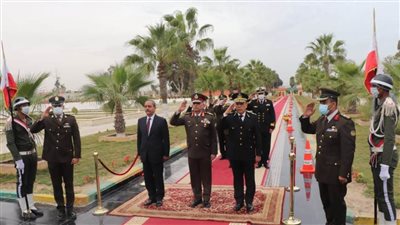 الرئيس السيسي ينيب وزيرالدفاع لوضع إكليل الزهور على النصب التذكاري لشهداء القوات المسلحة