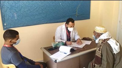 الكشف وصرف الدواء بالمجان لـ287 مواطنا في قافلة مجانية بالوادي الجديد 
