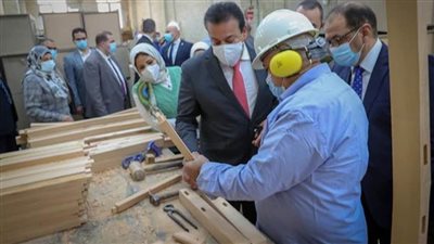 خالد عبد الغفار يتفقد مخازن وورش وزارة الصحة 