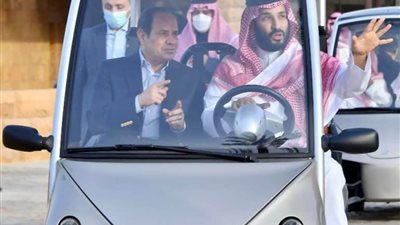  شاهد.. جولة الرئيس السيسي في حي الطريف التراثي بالرياض بصحبة الأمير محمد بن سلمان