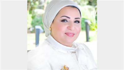  السيدة انتصار السيسي تكرم عددًا من النماذج المشرفة ×16 صورة