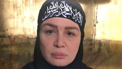 إلهام شاهين ترد على الجمهور بشأن ظهورها بالزي الداعشي
