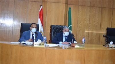 محافظ المنيا يتابع معدلات تنفيذ مشروعات المبادرة الرئاسية 