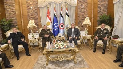 محافظ أسيوط يشارك قائد المنطقة الجنوبية العسكري في الاحتفال بيوم الشهيد والمحارب القديم