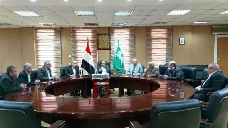 محافظ الشرقية خلال