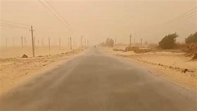 عاصفة ترابية على الطريق الصحراوى الغربى المار بالمنيا 