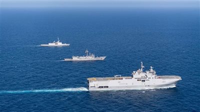 القوات البحرية المصرية والفرنسية تنفذان تدريباً عابراً بنطاق قاعدة برنيس البحرية