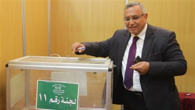 عبد السند يمامة يدلي بصوته في انتخابات رئاسة الوفد