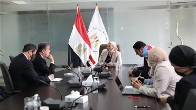 وزيرة البيئة تناقش مع المدير التنفيذي لصندوق المناخ الأخضر نتائج زيارته لمصر 