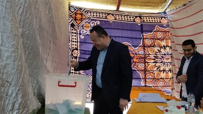 رئيس جامعة الإسكندرية يدلي بصوته في انتخابات المهندسين 
