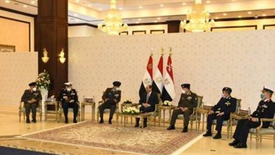 الرئيس السيسي يجتمع بقادة القوات المسلحة