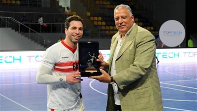 أحمد الأحمر رجل مباراة ديربي اليد