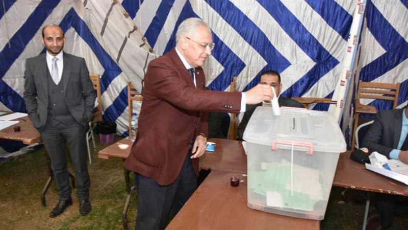 مجاهد يدلى بصوته