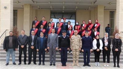 وفد طلاب جامعة القناة في زيارة للقاعدة البحرية ببورسعيد