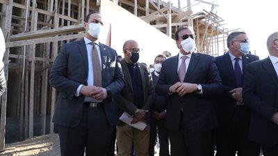 القائم بأعمال وزير الصحة يختتم جولته للإسماعيلية بتفقد 4 مستشفيات