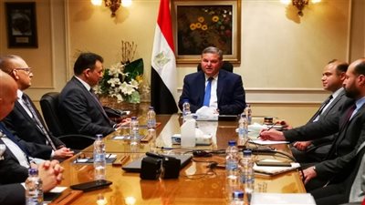 وزير قطاع الأعمال يبحث مع وفد من قيادات سوق المال العراقي تعزيز التعاون المشترك