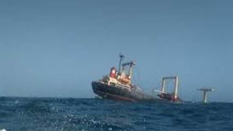 إنقاذ طاقم سفينة