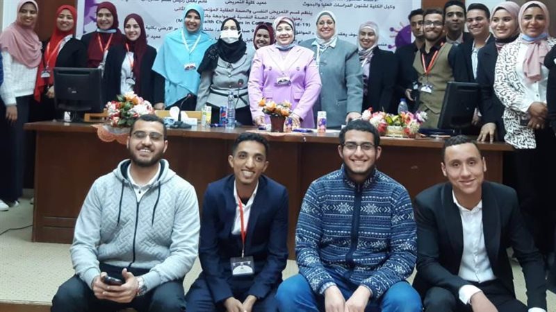 القائمون على المؤتمر