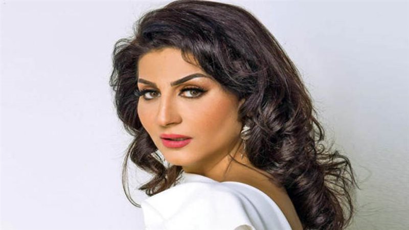 الفنانة وفاء عامر
