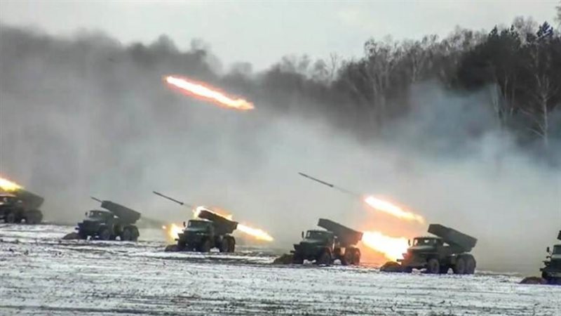 القصف الروسي لمعسكر