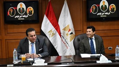 وزيرا الرياضة والتعليم والعالي يبحثان استضافة مصر لبطولة العالم للجامعات للإسكواش