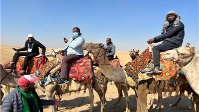 جولة بالأهرامات للمشاركين في مؤتمر الرابطة العالمية للاعبين الأولمبيين الأول بإفريقيا