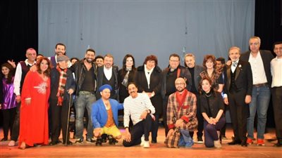 وزيرة الثقافة تشهد العرض «في انتظار بابا» للمخرج سمير العصفوري