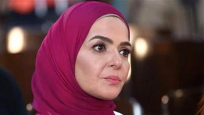 منى عبد الغني تروي كواليس حادث اصطدامها بسور خرساني