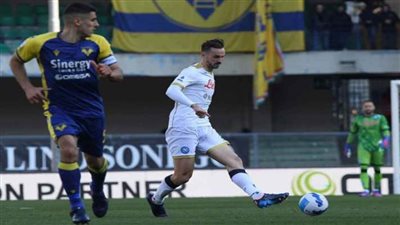 نابولي يفوز على هيلاس فيرونا 2-1 في الدوري الإيطالي