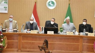 محافظ الشرقية يقدم مساعدات مالية ومعاشات تكافل وكرامة لـ11 مواطنا من الأسر الأولى بالرعاية 