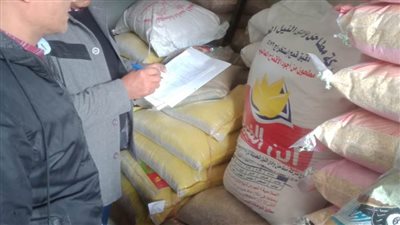   تموين العامرية بالإسكندرية تضبط سلعًا غذائية مجهولة المصدر