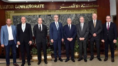 محافظ الأقصر يبحث إقامة توأمة مع إحدى المدن المجرية لتعزيز السياحة